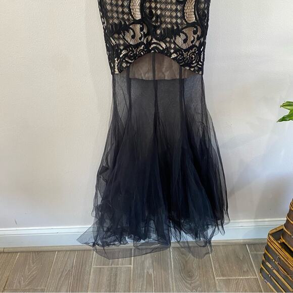 Jarlo Elsa Bandeau Lace Maxi Dress with Mesh Fishtail - Picture 5 of 11